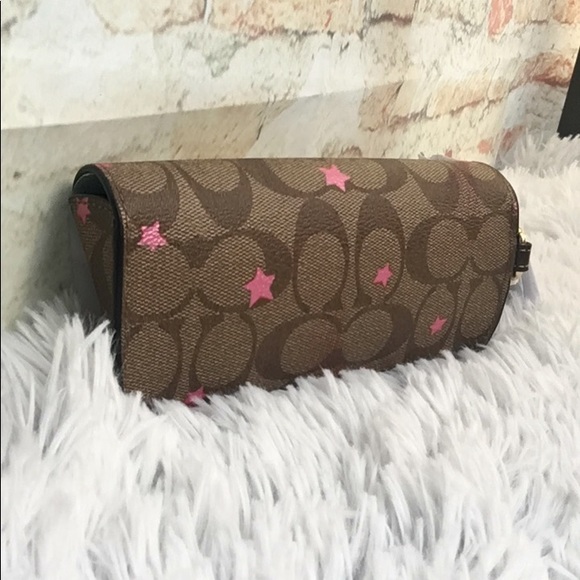 Sunglass Case In Signature Canvas With Star Print - Picture 3 of 7